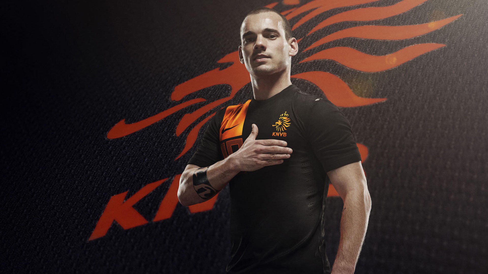 赛道与绿茵的错位狂欢,当F1争冠叙事撞上足球绝杀哲学