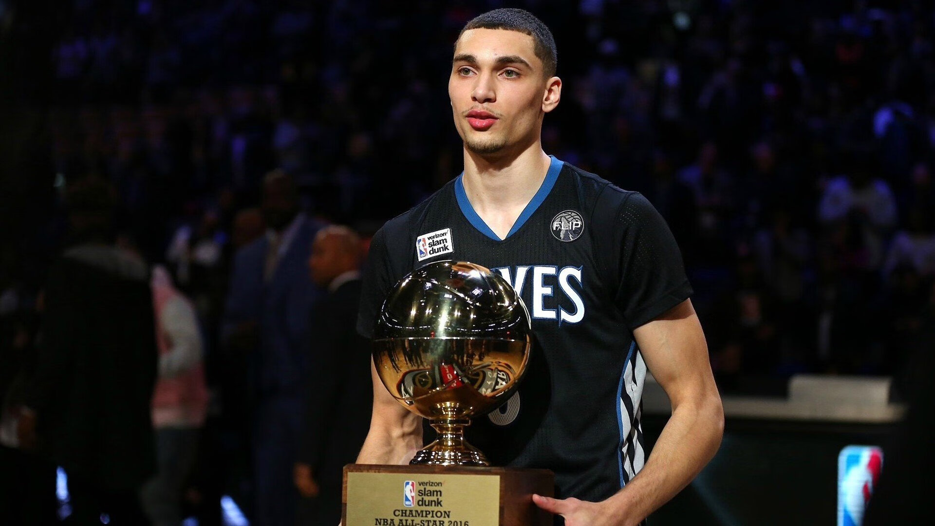 开云体育中国-单骑救主与霸主蜕变，西亚卡姆如何诠释了山西篮球的史诗之夜？